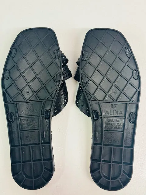 Alina slippers size 6