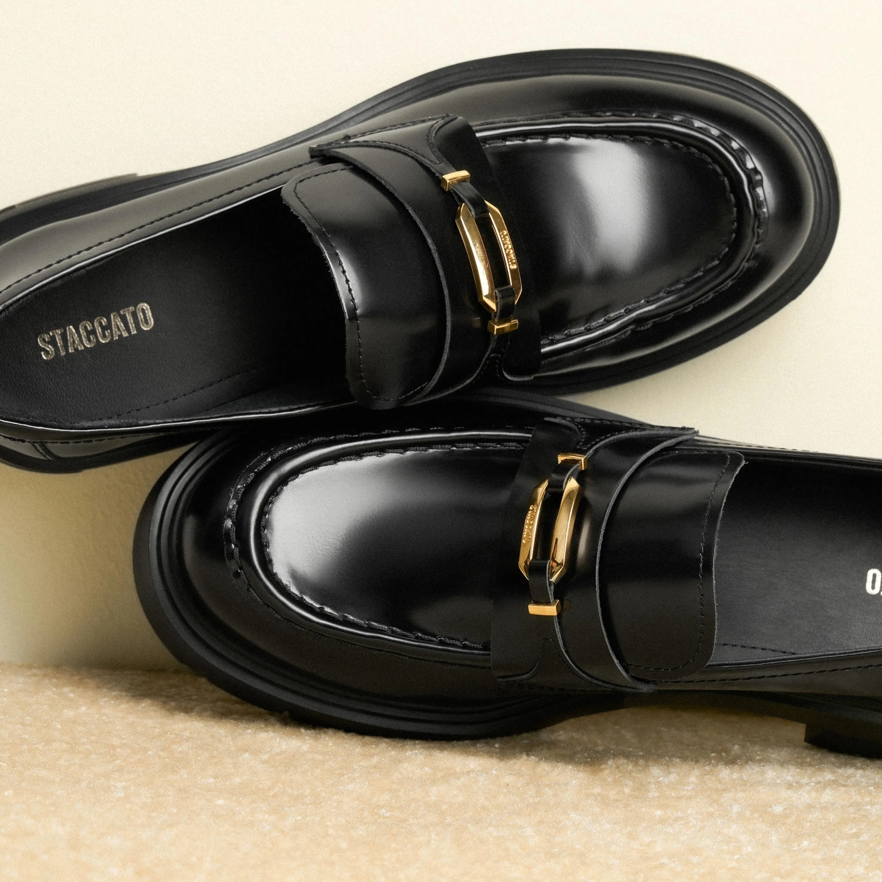Black Signature Golden Ring Leaf Leather Loafers