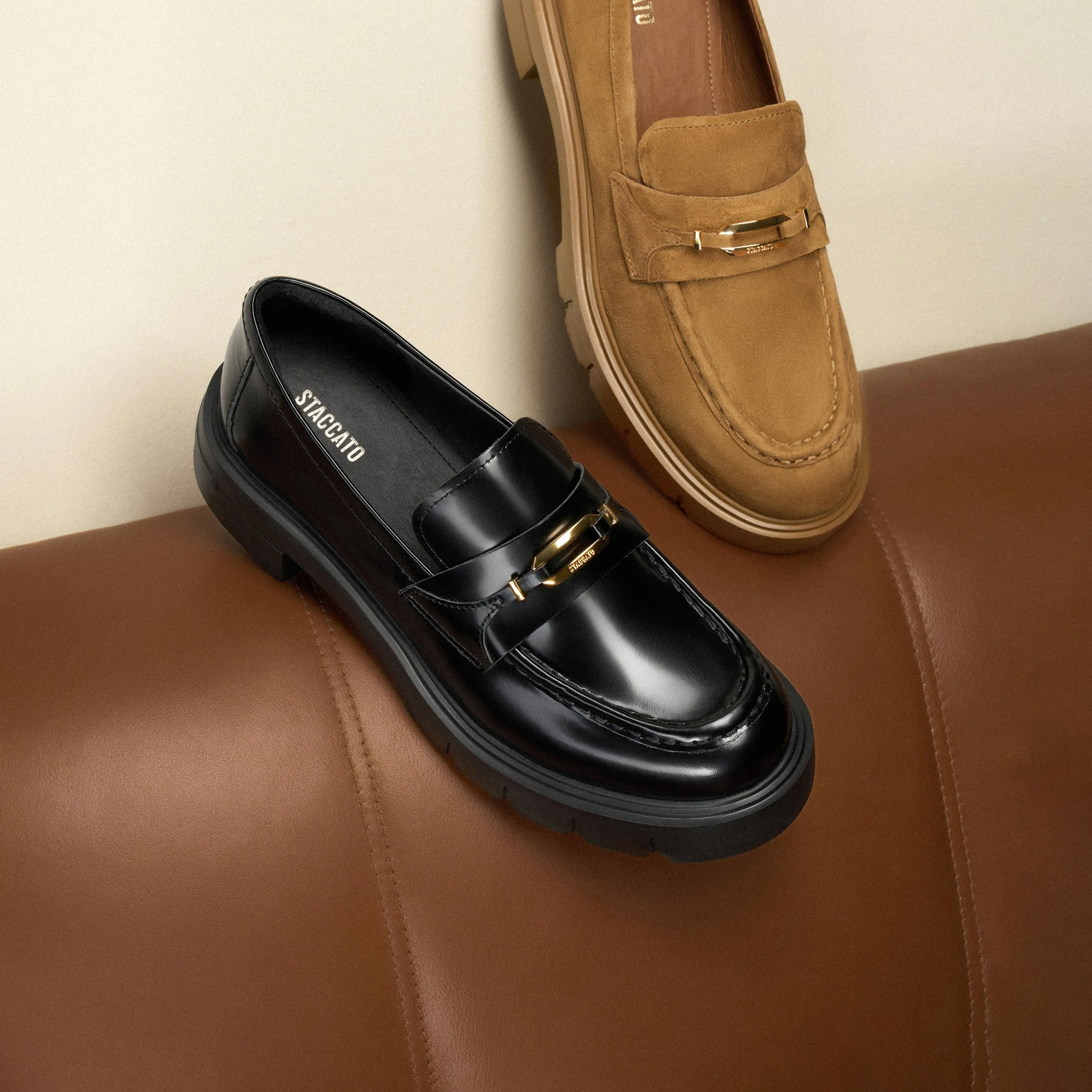 Black Signature Golden Ring Leaf Leather Loafers